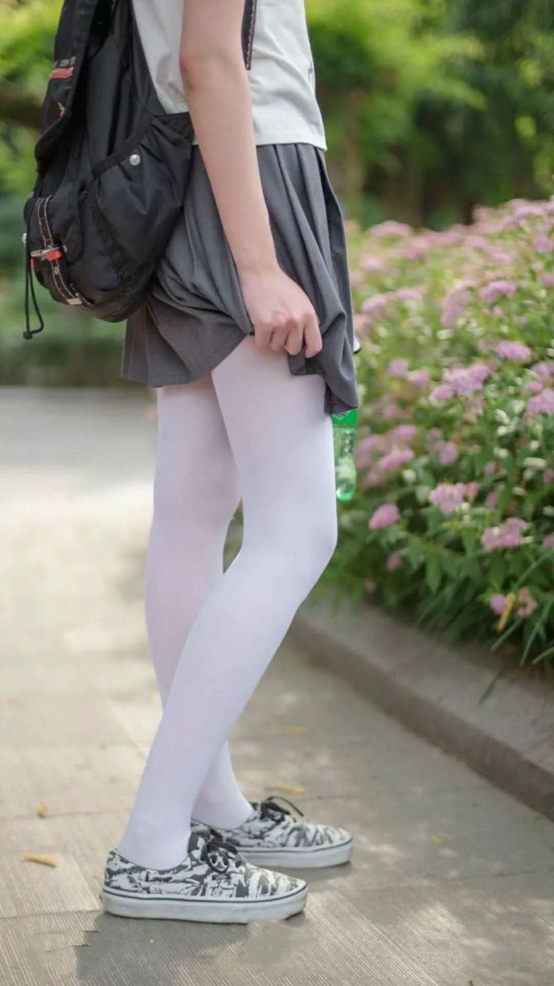 摩洛哥队在巴黎奥运会男足比赛中展现出快速反击战术，摩洛哥男足世界排名